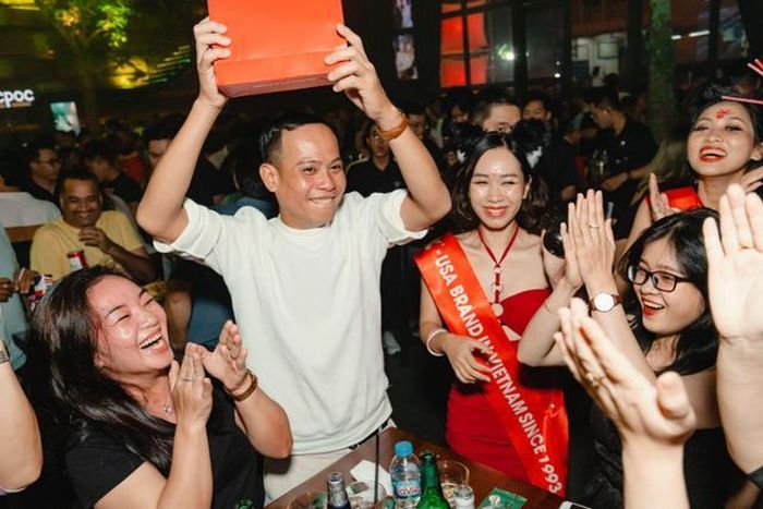 Các bạn trẻ hết mình tham gia trò chơi cùng OK. (Ảnh: OK Việt Nam)