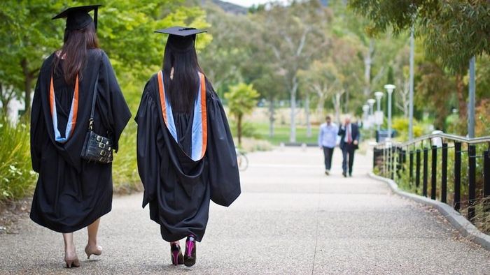  Dù có trình độ cao, nhiều nữ du học sinh vẫn bị yêu cầu cưới chồng, sinh con sớm. Ảnh: ABC News. 