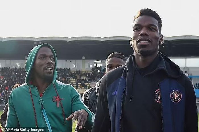 Pogba (bên phải) đã tuyên bố anh trai của anh là Mathias (bên trái) đã tham gia vào một nỗ lực tống tiền. Ảnh: AFP