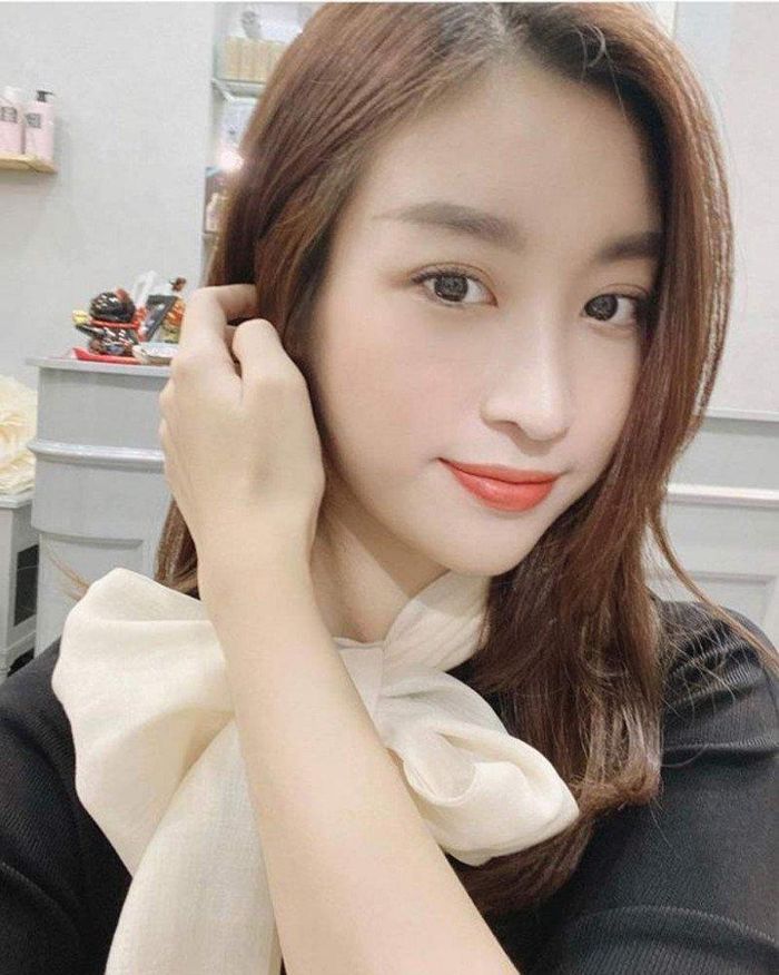 Vẻ đẹp thêm ngọt ngào và tươi tắn với những kiểu tóc nhẹ nhàng.