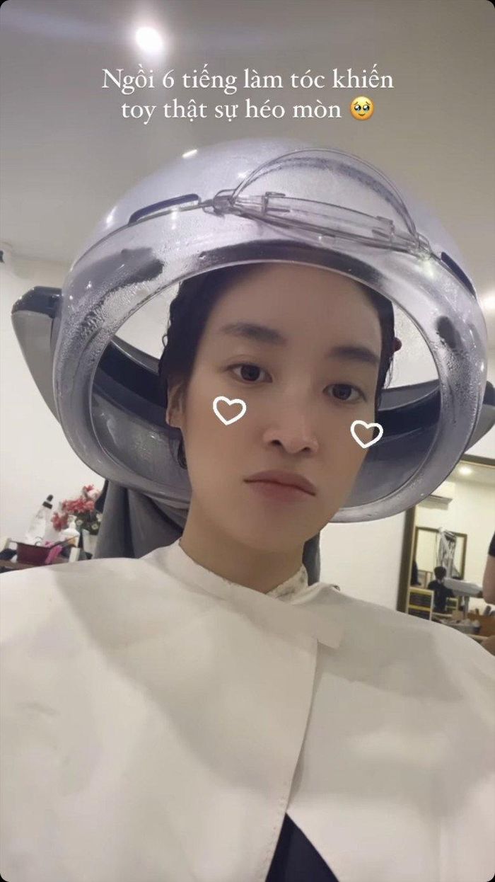 Đỗ Mỹ Linh héo mòn khi ngồi làm tóc 6 tiếng đồng hồ.
