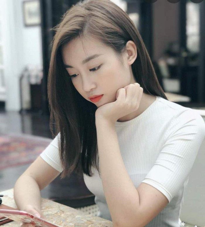 Mỹ Linh chăm chút mái tóc rất tỉ mỉ và thường xuyên.