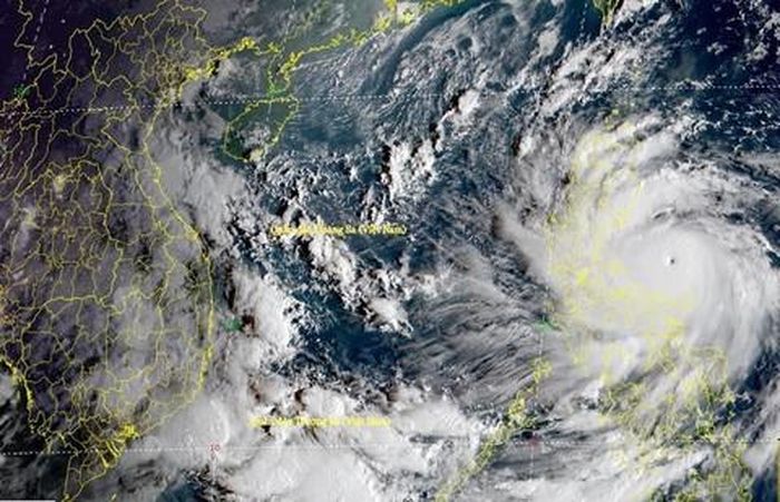 Bão Noru đang đổ bộ vào Philippines, đây là cơn bão rất mạnh, ảnh từ vệ tinh có thể nhìn rõ mắt bão