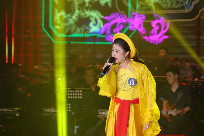 Phương Nga trình diễn ca khúc "Đêm ả đào" trình diễn trong đêm Chung kết thứ 2 giải Sao Mai 2022.