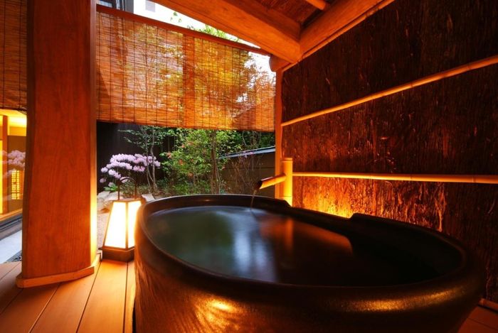  Bồn tắm riêng tại Kinosaki. Ảnh: Booking. 