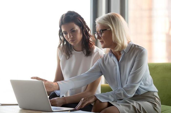  Sinh viên nữ có xu hướng lựa chọn cố vấn nữ khi chưa biết quá nhiều thông tin. Ảnh: Getty. 
