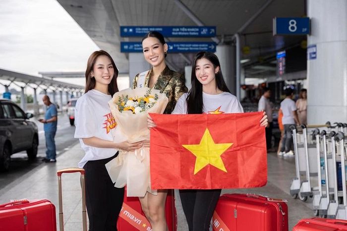 Á hậu Bảo Ngọc tươi rói bên Hoa hậu Mai Phương và Á hậu Phương Nhi.