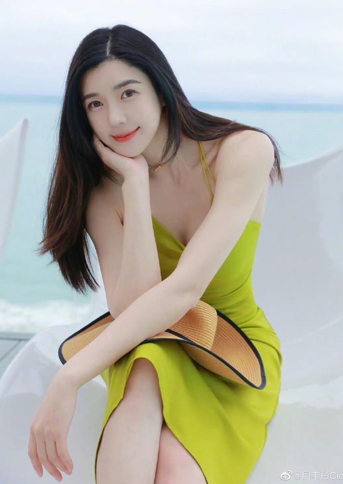 Nhan sắc biến đổi của Châu Vi Đồng sau những lần thẩm mỹ. Ảnh: Sina.