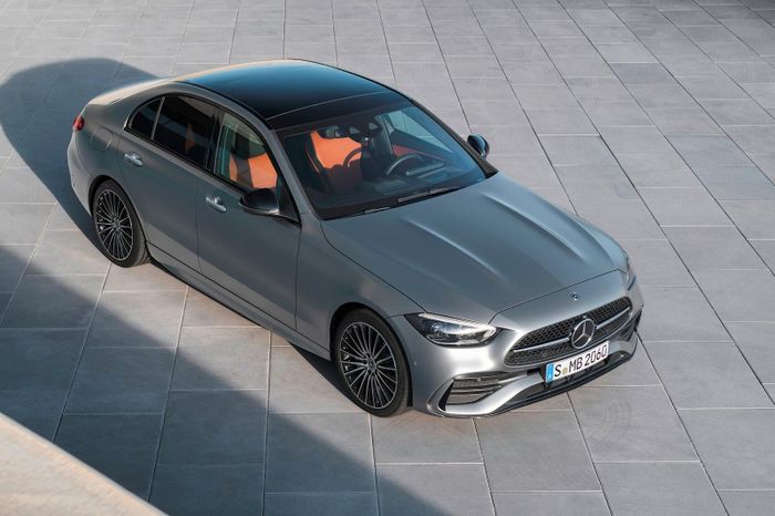  Mô-đun thu nhận và kích hoạt tín hiệu bên trong xe Mercedes Benz C-Class dễ bị đoản mạch nếu bị rò rỉ nước vào bên trong cốp xe. Ảnh: Mercedes Benz. 