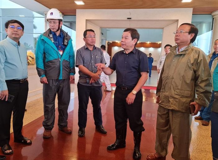 Hiện các nhà máy, xí nghiệp ở Khu kinh tế Dung Quất đều sẵn sàng phương án, kịch bản ứng phó với bão số 4; đồng thời, cho công nhân nghỉ việc từ 12 giờ ngày 27/9.