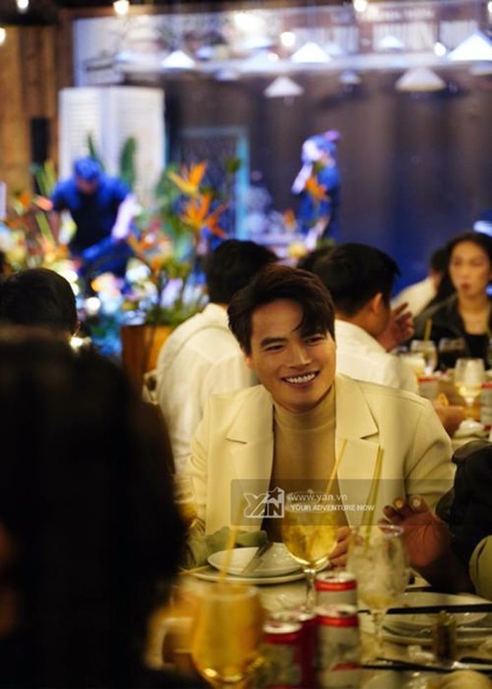 Đại Nghĩa - Võ Tấn Phát không ngồi chung bàn. Ảnh: Yan