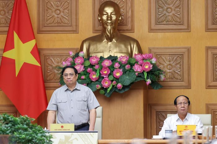 Thủ tướng Phạm Minh Chính chủ trì cuộc họp khẩn ứng phó với bão số 4. Ảnh: VGP/Nhật Bắc