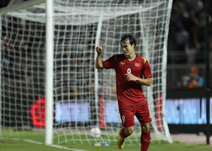 Văn Toàn ghi bàn sau 5 năm cho tuyển Việt Nam.