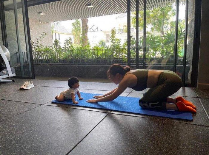 Mẹ Suchin chủ yếu tập luyện tại nhà. 