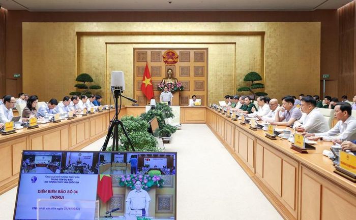 Toàn cảnh cuộc họp khẩn cấp ứng phó bão số 4.