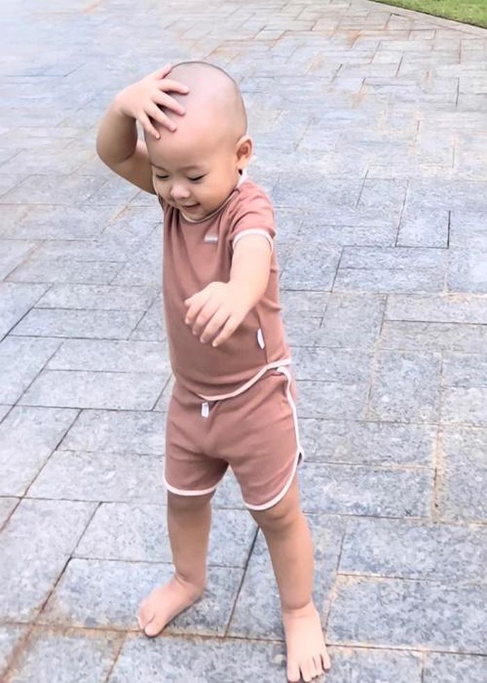 Quế Vân cho con trai thứ 3 đi học mẫu giáo khi được 13 tháng tuổi.