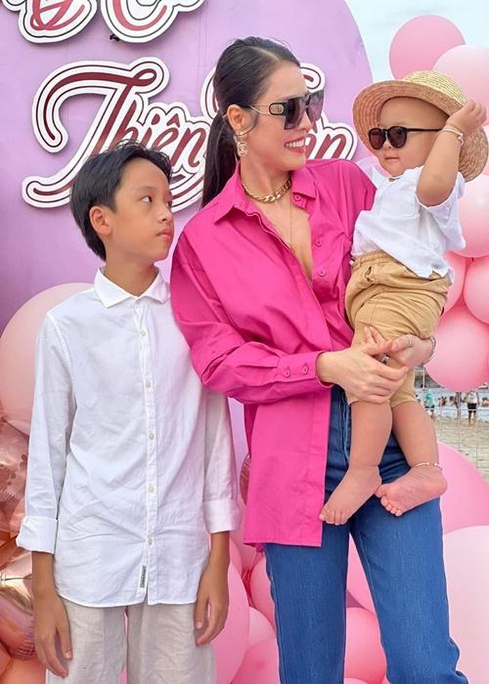 Trước khi sinh bé Gia Huy, Quế Vân có hai con trai với người chồng cũ.