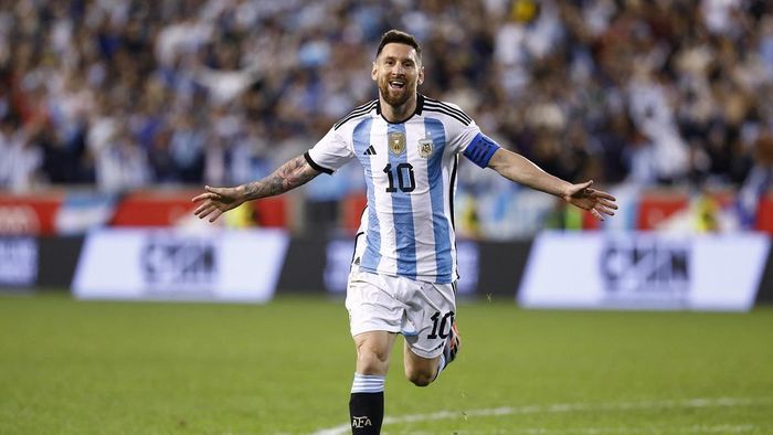  Áo authentic đem lại cảm giác vừa vặn, di chuyển thoải mái hơn. Ảnh: ESPN. 