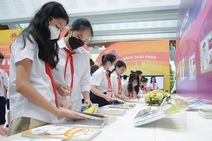 Các sách giáo khoa mới đều có phiên bản điện tử. (Ảnh: Bộ GD-ĐT)