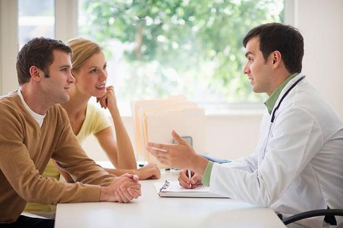 Nếu quá 6 tháng đến 1 năm mà không thể mang thai lại, các bạn nên đến bệnh viện kiểm tra (Ảnh: Internet)