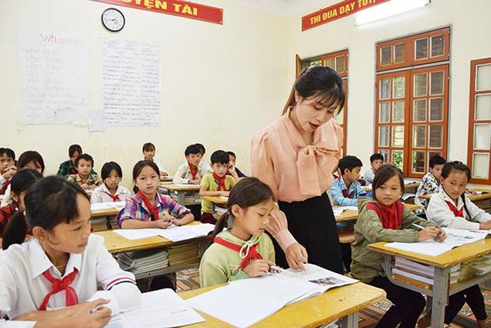 Một tiết học của cô và trò Trường Tiểu học - THCS Chiềng Muôn