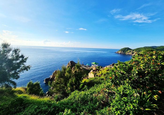 Vẻ đẹp hùng vĩ đầy ngoạn mục của mũi Điện khiến du khách không khỏi trầm trồ thán phục.