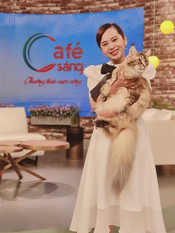Tuyết Ngân trong chương trình Cà phê sáng. Ảnh: NVCC.