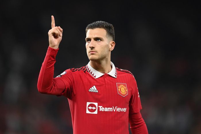 Dalot là mục tiêu yêu thích của Barca
