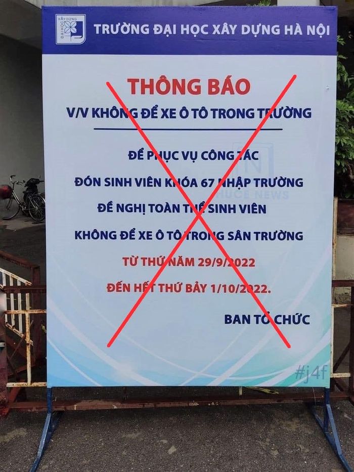 Hình ảnh biển thông báo của Trường ĐH Xây dựng Hà Nội đã được chỉnh sửa, thay đổi nội dung khi đăng lên mạng xã hội. Theo phía nhà trường, từ "giảng viên" đã được sửa thành "sinh viên".