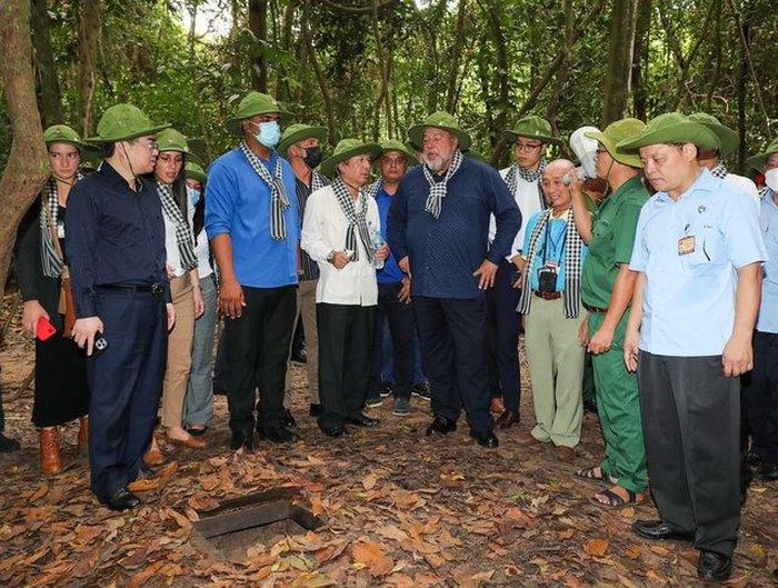 Thủ tướng Cuba: "Không một kiến trúc sư nào trên thế giới có thể thiết kế được hệ thống hầm độc đáo như thế này" - Ảnh: VGP/Vũ Phong