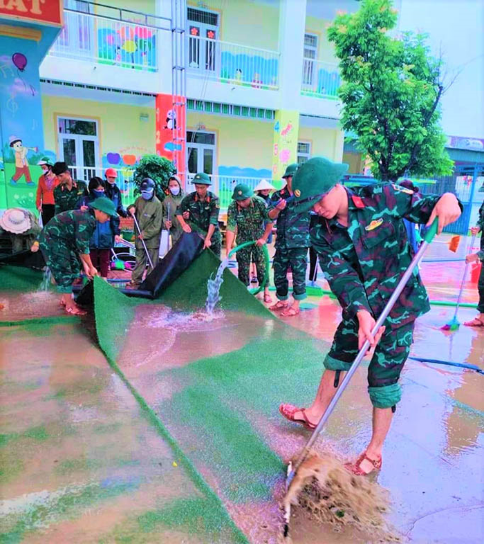 Ưu tiên giúp các trường học dọn vệ sinh và sửa những chỗ hư hỏng để đón học sinh đến lớp. 