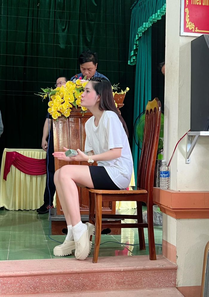 Bài đăng lập tức nhận về gần 50 nghìn lượt cảm xúc cùng gần 5.000 bình luận, chia sẻ chỉ sau ít giờ đăng tải.