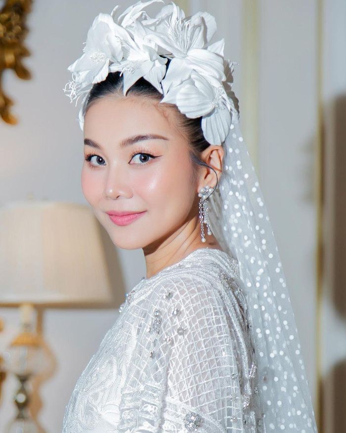 Siêu mẫu Thanh Hằng hóa cô dâu ngọt ngào.