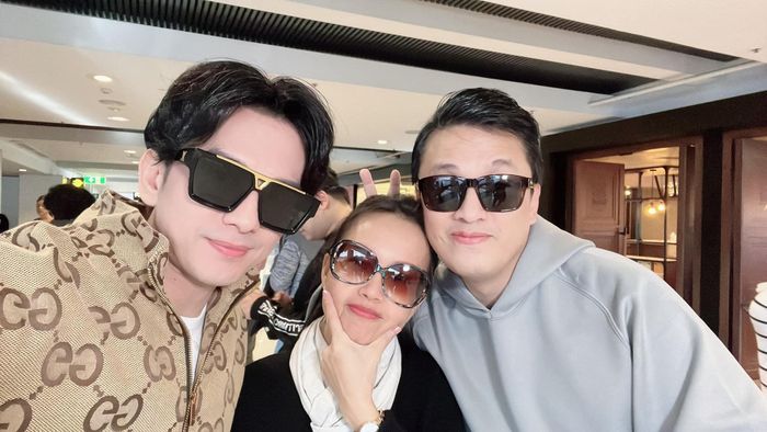Bộ 3 Đan Trường, Lam Trường, Cẩm Ly selfie vui vẻ cùng nhau.