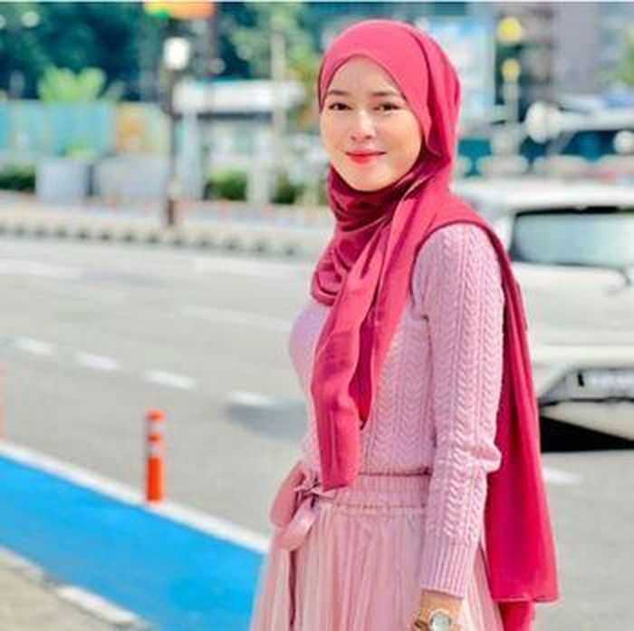  Noranah là cô con gái ngoan ngoãn, nghe lời bố mẹ.