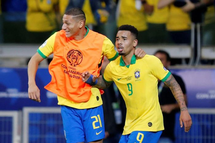 Gabriel Jesus phải cạnh tranh với Richarlison để tìm suất World Cup 2022