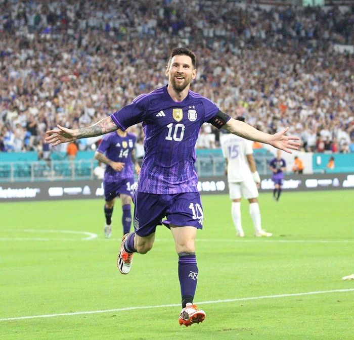Messi lập cú đúp trong chiến thắng 3-0 trước Honduras