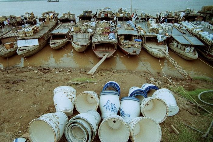 Bến thuyền trên sông Hồng ở làng gốm Bát Tràng 20 năm trước