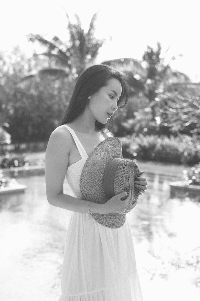Có thể thấy Lưu Hương Giang khá thích góc nghiêng khuôn mặt của mình khi lên hình.