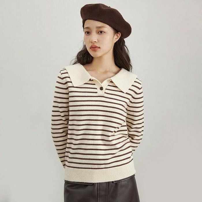 Áo len cổ bẻ mang nét đẹp thanh lịch, chỉn chu nên được nhiều cô gái yêu thích.