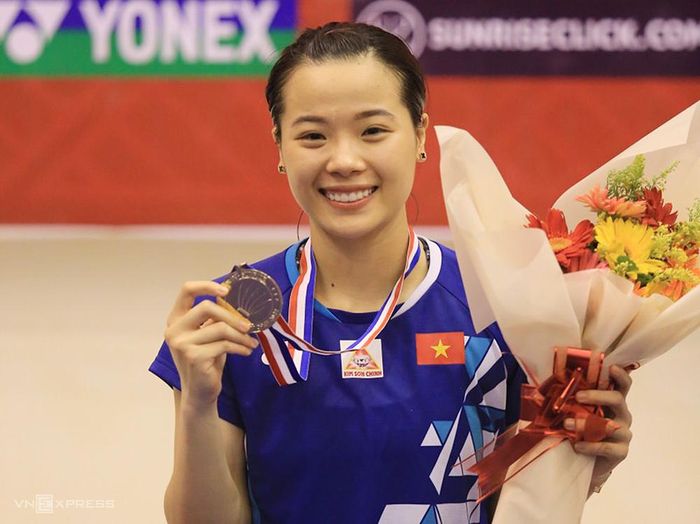 Thùy Linh ăn mừng tấm HCV sau trận chung kết Việt Nam Mở rộng 2022, chiều 2-10.