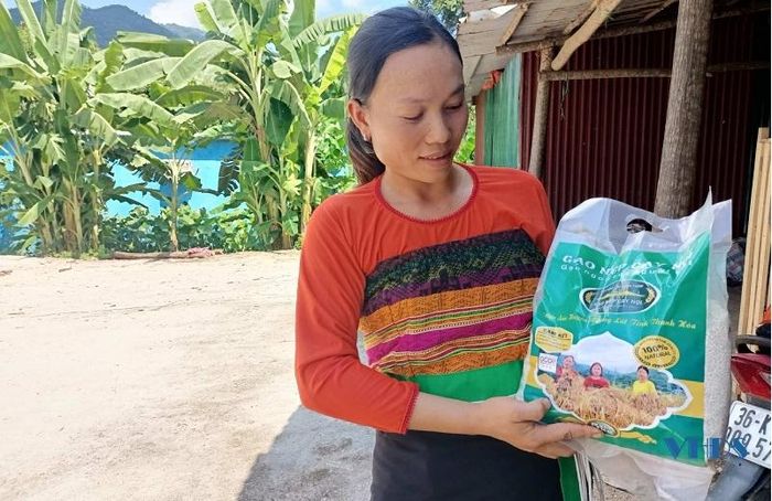 Sản phẩm lúa nếp Cay Nọi được chính quyền địa phương, HTX Nông lâm Chung Thành đổi mới nhãn mác, bao bì.