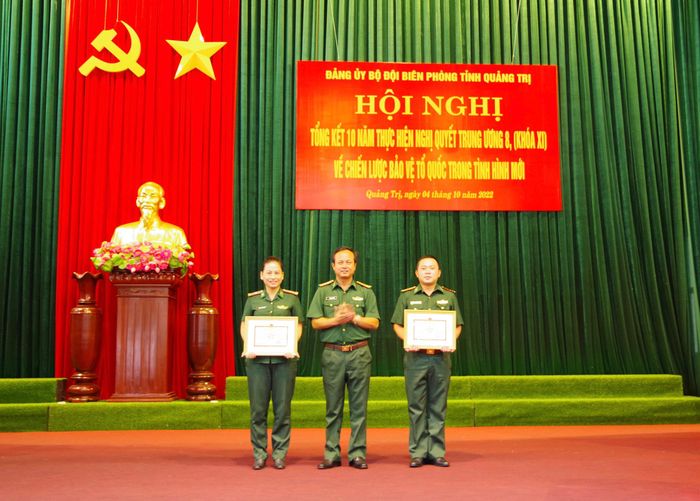 Dịp này, nhiều cá nhân, tập thể được khen thưởng. Ảnh: BĐBP Quảng Trị.