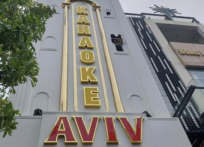 Trưa ngày 4/10, quán karaoke Aviv bất ngờ bốc cháy dữ dội.