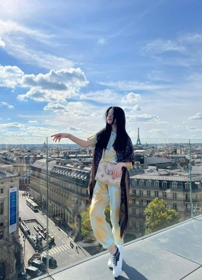 Thanh Huyền xuất hiện ở Pháp có thể là động lực giúp Quang Hải thi đấu tốt hơn. Anh đang gặp không ít khó khăn ở Pau FC trong quãng thời gian gần đây.