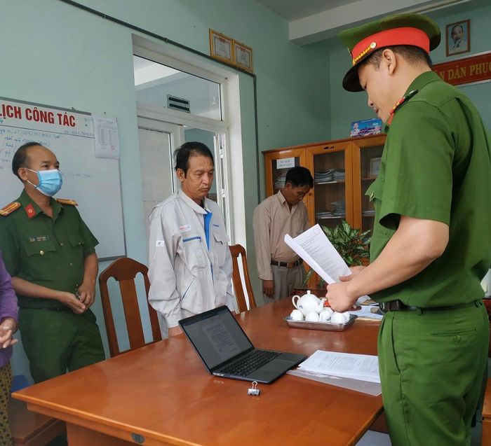 Đối tượng Nguyễn Văn Quân bị bắt tạm giam để điều tra về hành vi "Hiếp dâm người dưới 16 tuổi". Ảnh: CQĐT