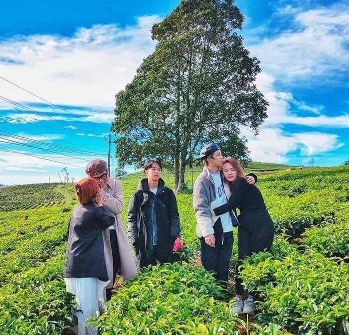 Ngay sau khi đăng tải hình ảnh hài hước này, chủ nhân bài viết đã không khỏi ngỡ ngàng khi nhận ra rằng, đâu phải mỗi mình mà nhiều người ngoài kia cũng đang trong cảnh giống y như vậy. Ảnh: Đinh Duy Em