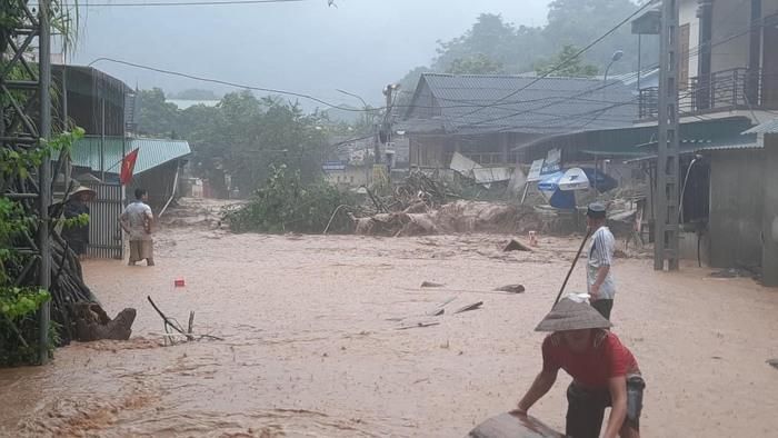Huyện Kỳ Sơn là địa phương thiệt hại nặng nề nhất, ước tính khoảng 100 tỷ đồng