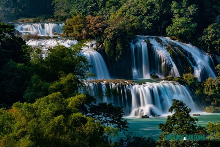 Thác Bản Giốc không còn xa lạ với những ai thích các địa điểm du lịch tự nhiên – hoang sơ. Đây là một trong những con thác đẹp nhất tại Việt Nam.