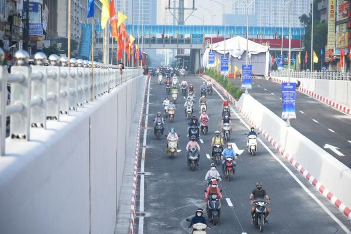 Người dân bắt đầu di chuyển sau lễ thông xe kỹ thuật